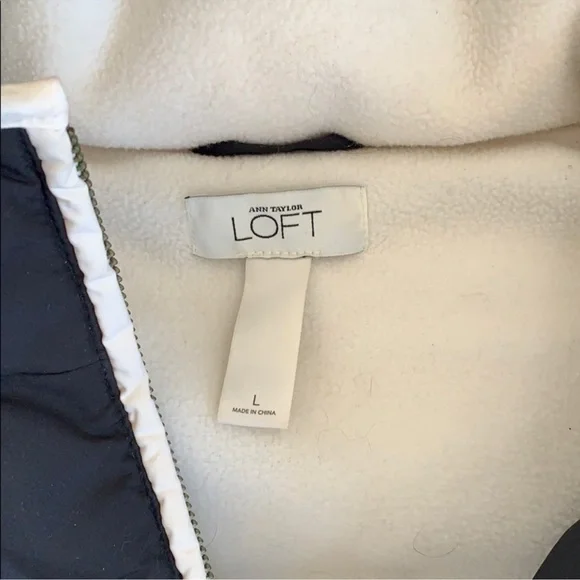 LOFT Black Puffer Vest with Faux Fur Trim - Picture 3 of 7